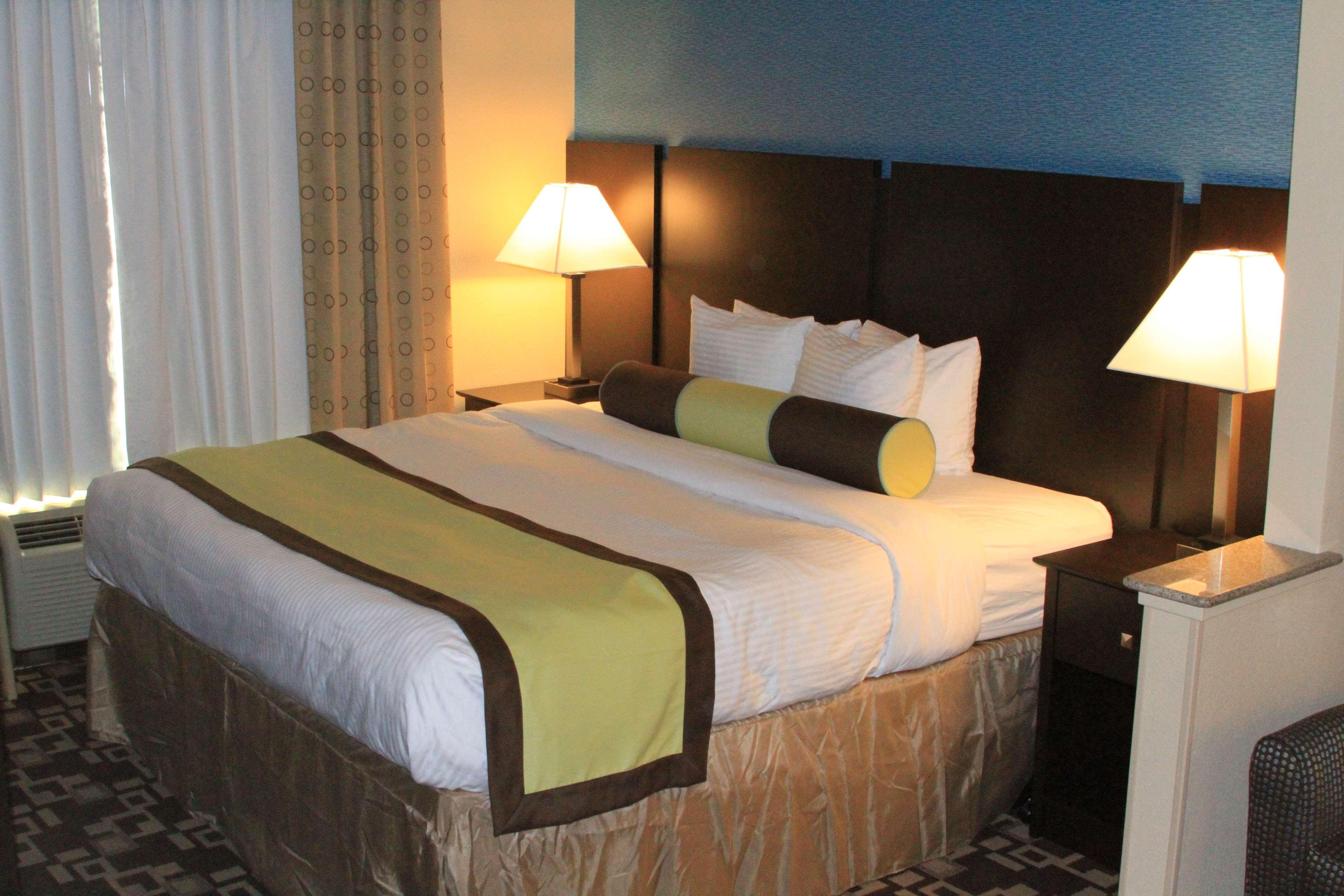 Best Western Plus Arlington North Hotel & Suites Grand Prairie Exterior photo