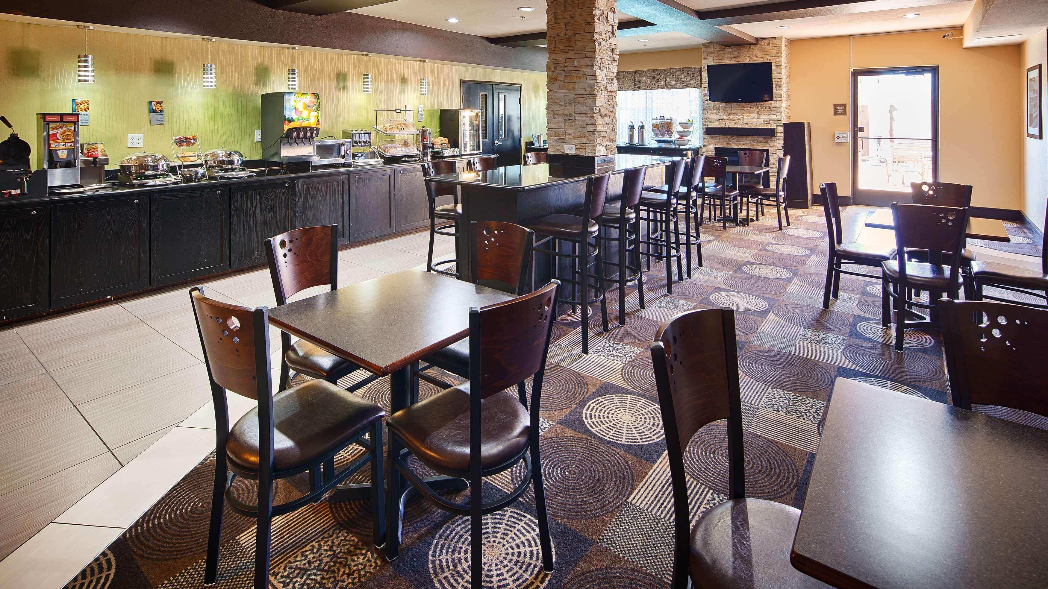 Best Western Plus Arlington North Hotel & Suites Grand Prairie Exterior photo