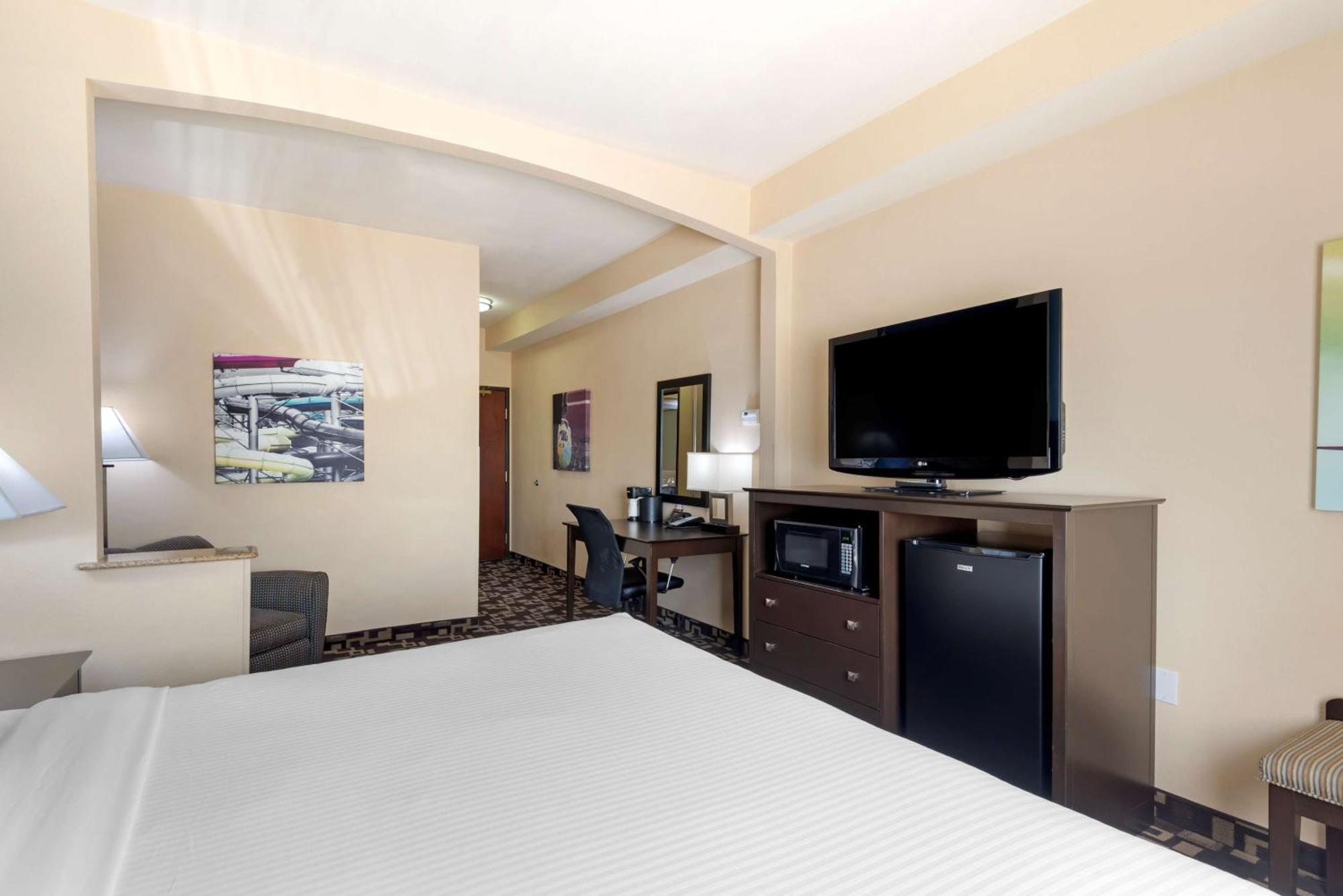 Best Western Plus Arlington North Hotel & Suites Grand Prairie Exterior photo